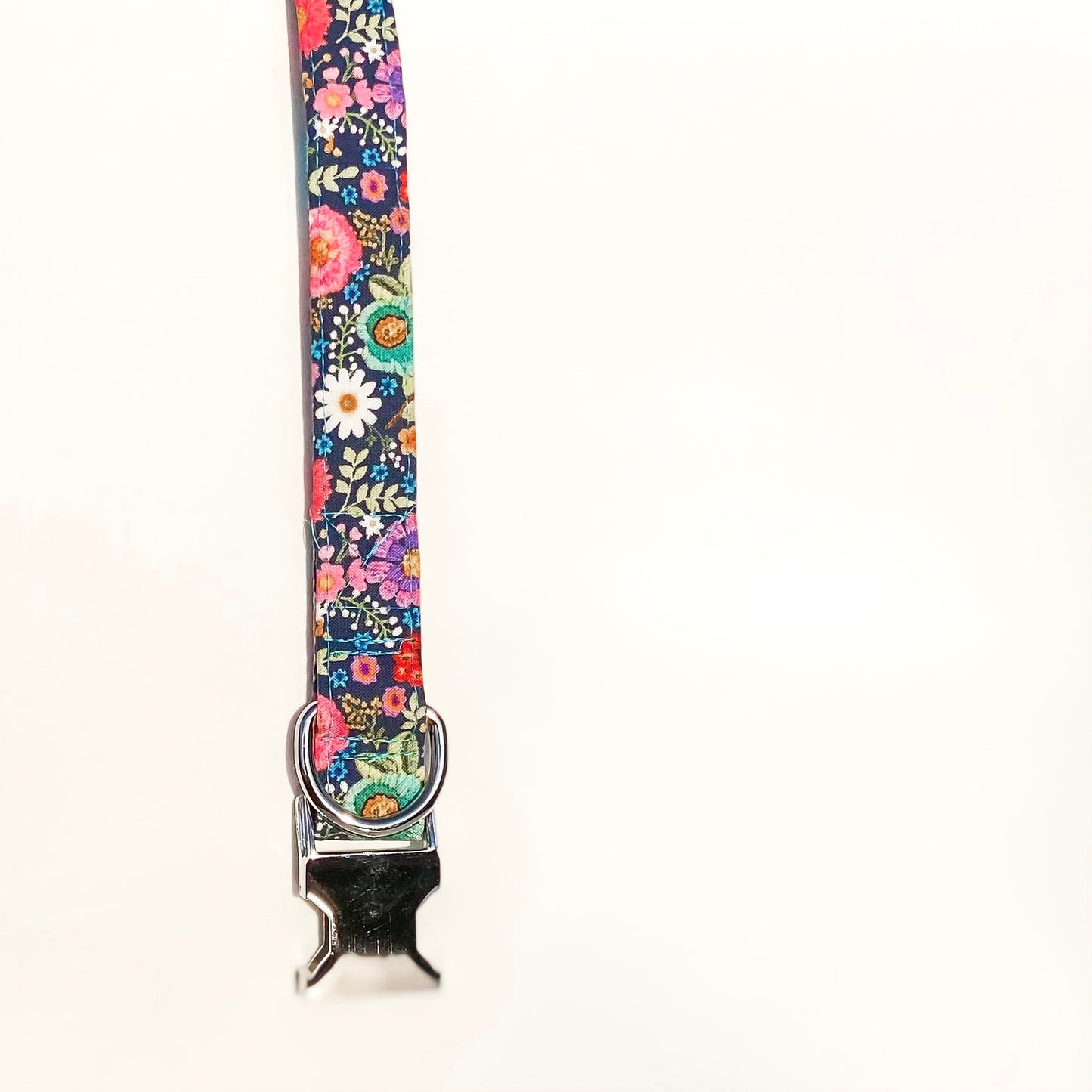 Bright floral pink and blue daisies dog collar