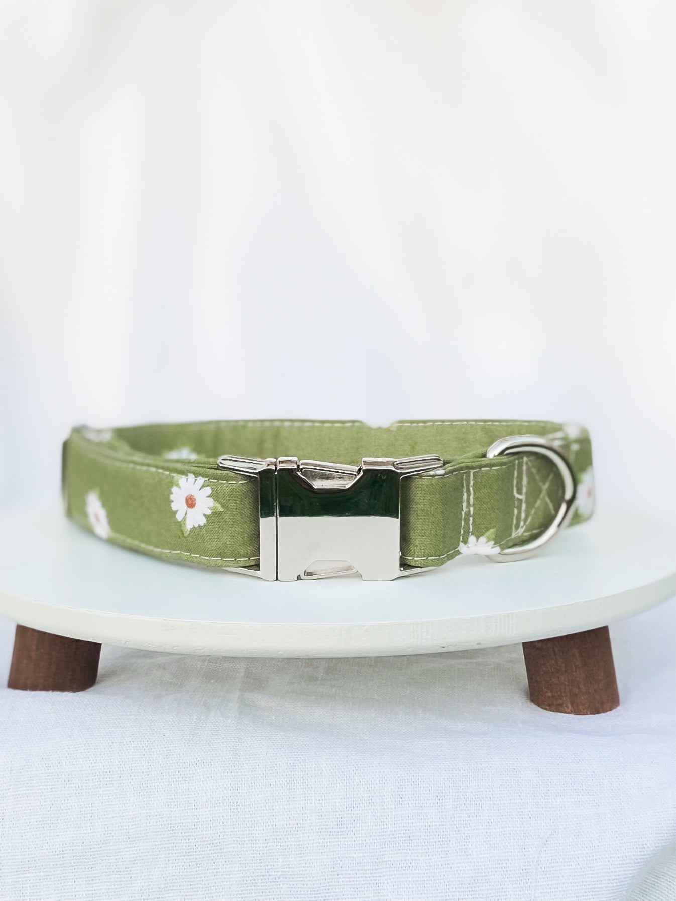 Boho green daisies dog collar with silver hardware