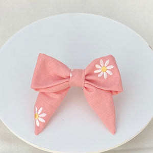 Coming up daisies embroidered dog bow