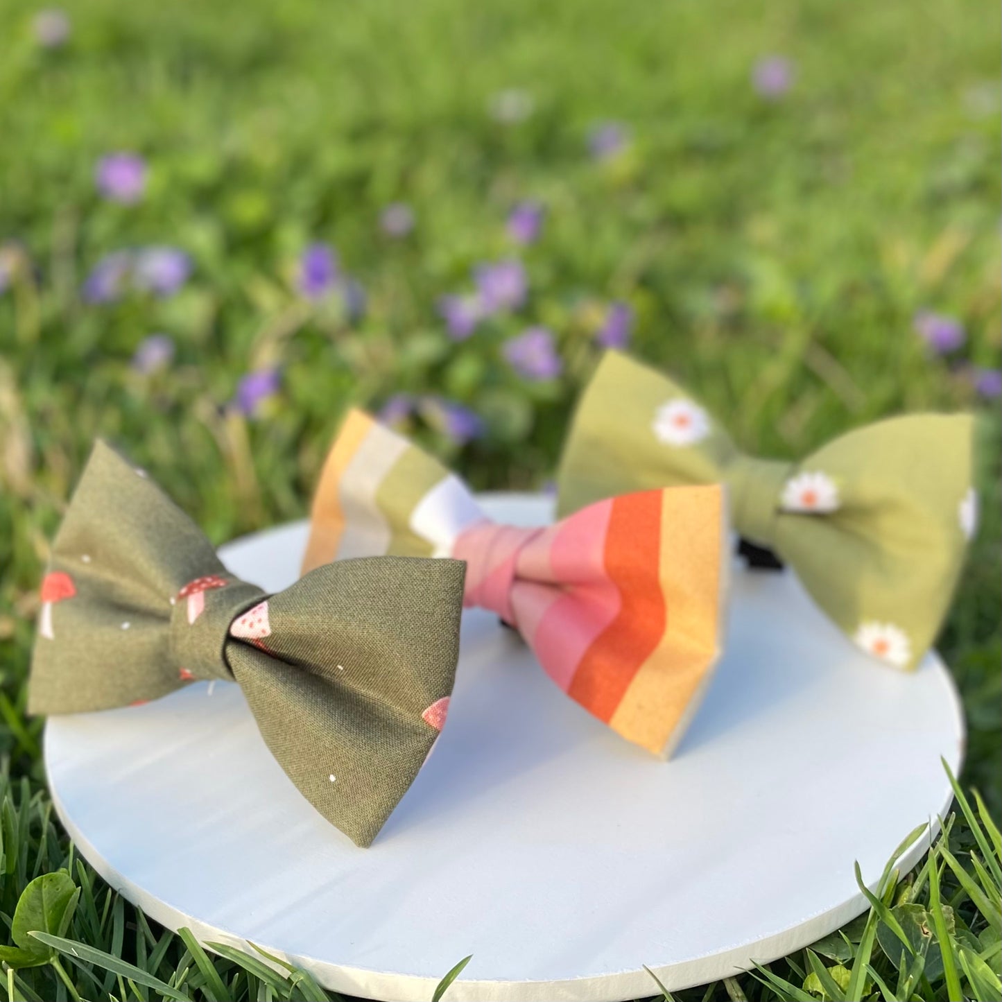 Boho green daisies dog bow